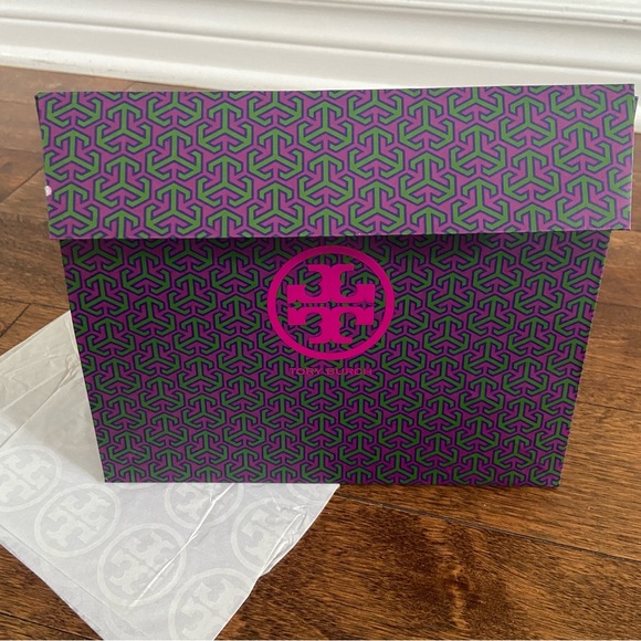 Tory Burch Envelope Gift Bag with Tissue - Picture 2 of 9